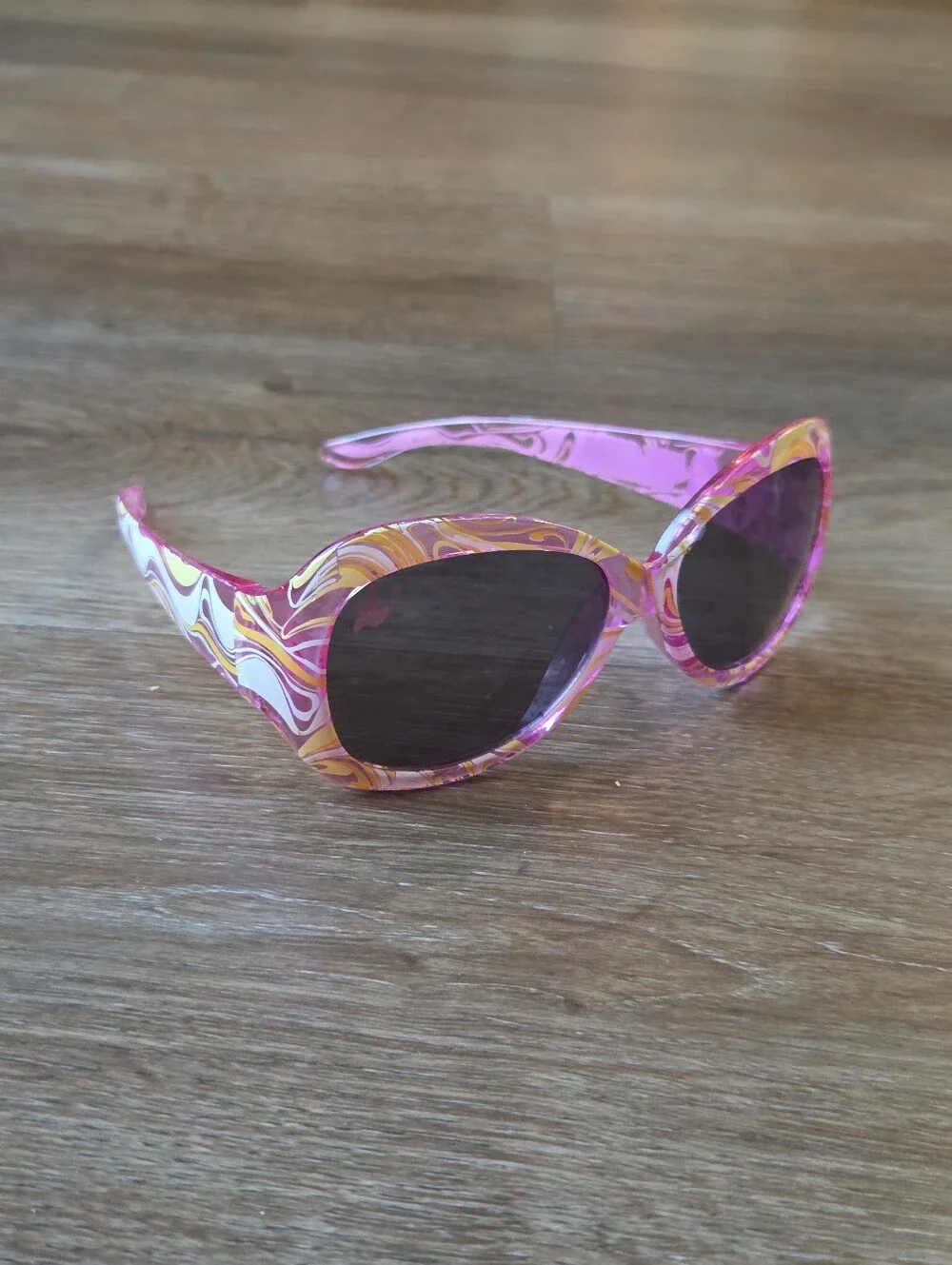 Vintage Y2K 2006 Wizards of Waverly Place Kids Pink Psychedelic Swirl Sunglasses